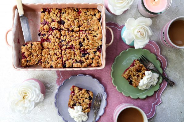 How to make redcurrant crumble bars