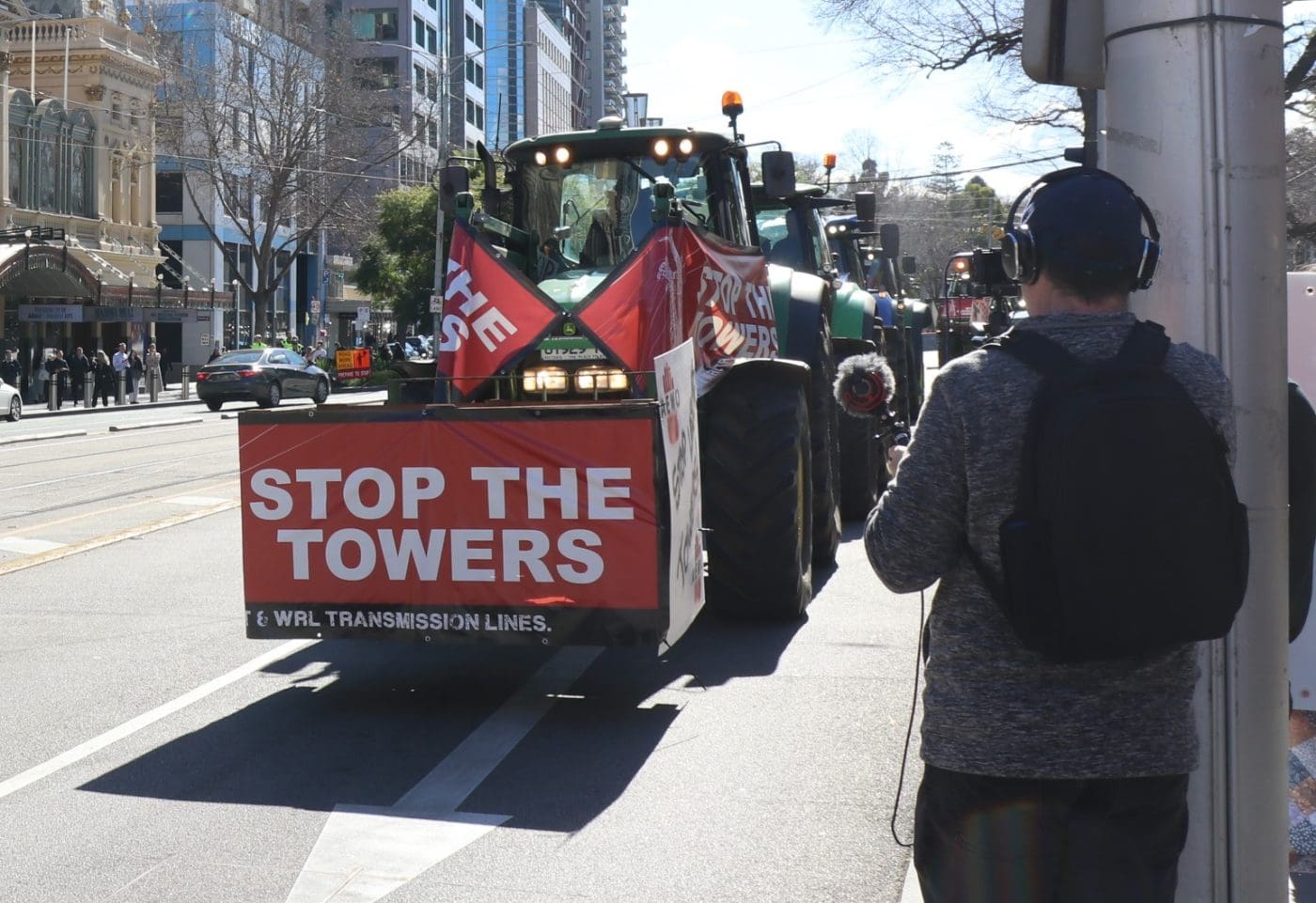 Vic farmers take to Melbourne with tractors to protest transmission lines