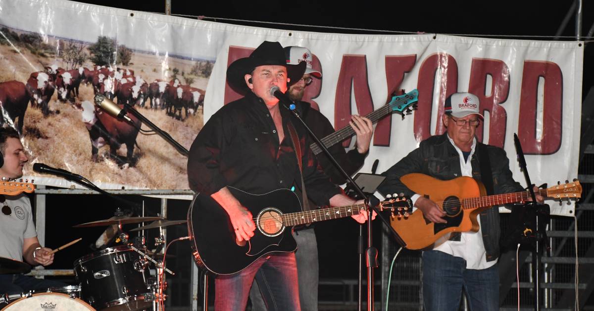 Lee Kernaghan rocks Bell for the New Dimension Braford Sale