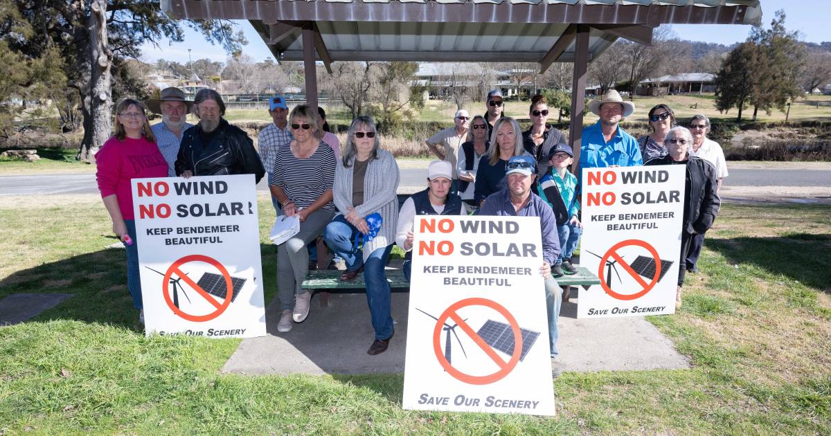 Local opposition to small-town solar farm grows as members get organised