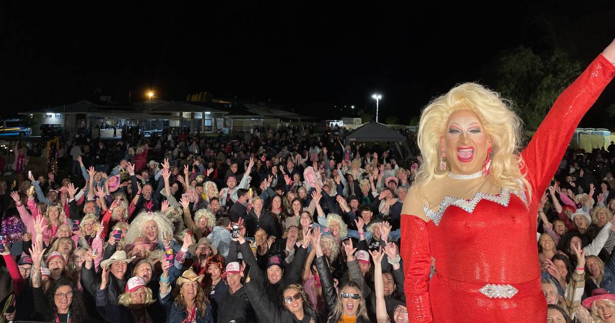 Dolly Parton mega fans to fill Narromine's streets