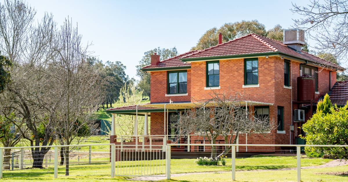 Peek inside Mel Gibson's former homestead as it goes up for sale