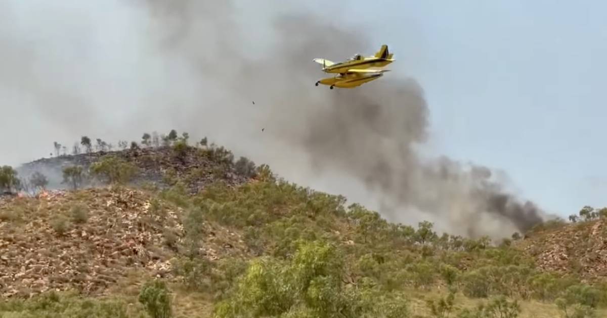 Water bomber assisting Mount Isa graziers battle blaze