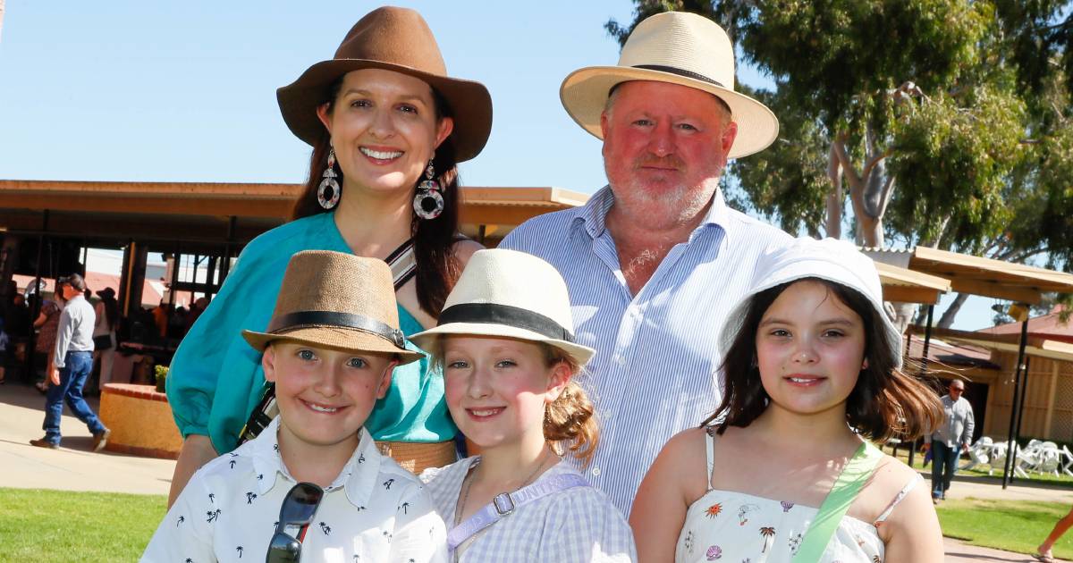 All the photos as Wagga Picnic Races draws racegoers from near and far