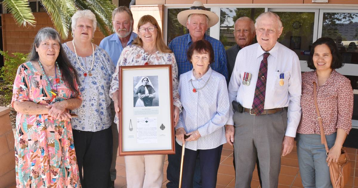 Plaque in honour of WWI nurse unveiled at Springsure Hospital