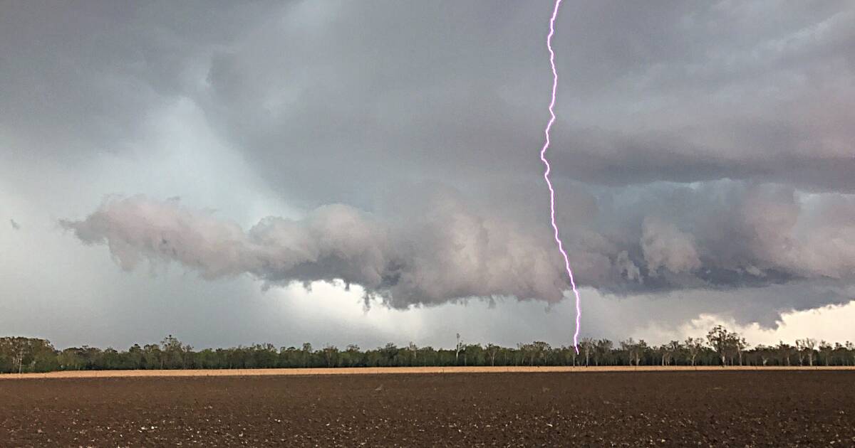 Heat, hail, thunder & lightning: BOM forecasts over Qld on New Year's Eve