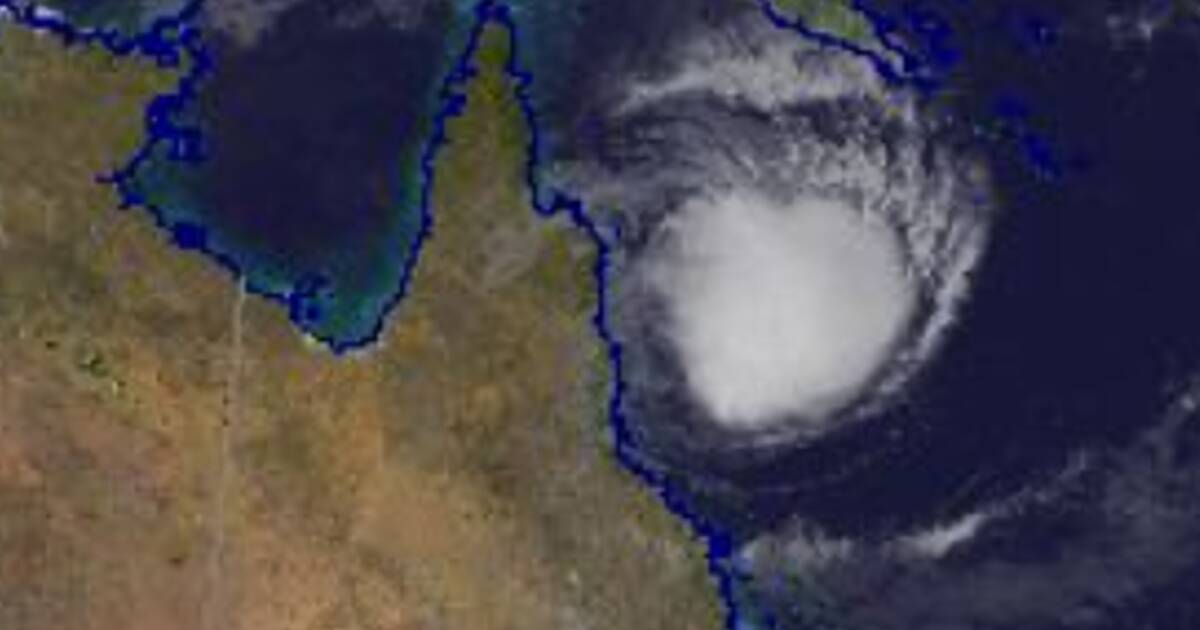 Cyclone Jasper picking up steam on way to Queensland coast