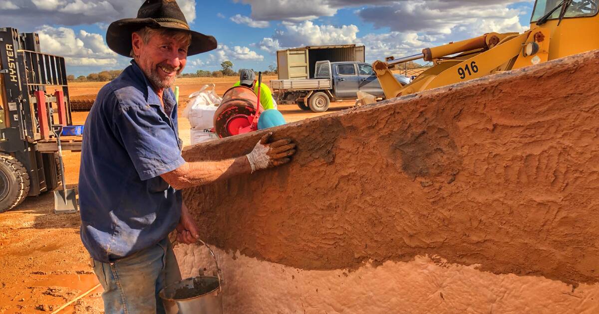 Winton's dinosaur leader receives Aus Day honour