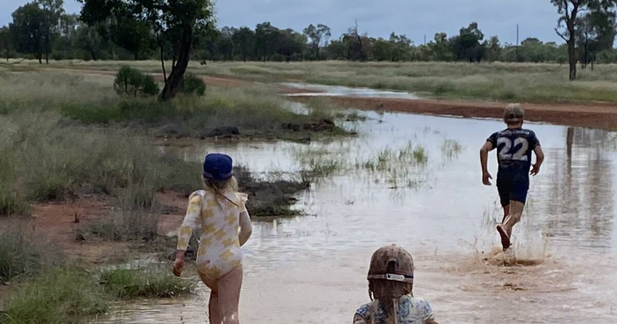 Creek flows backwards in huge Cunnamulla cloudburst