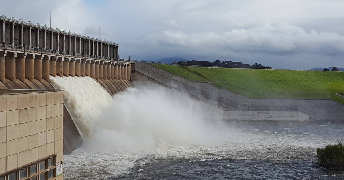 Hume Dam spillway opened to remedy Albury's drinking water issues