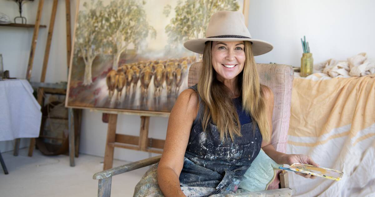 'Smell of wool shed': Country life nostalgia helps painter's work go viral