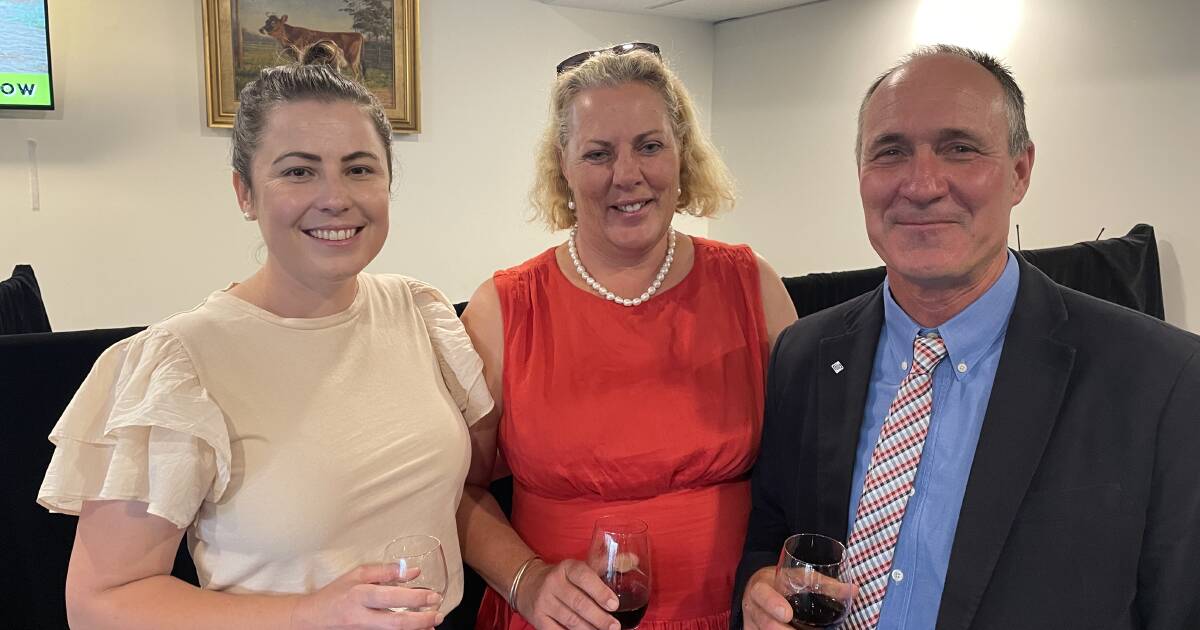 Break in competition a chance to catch-up at RAS Cattle Dinner | Photos