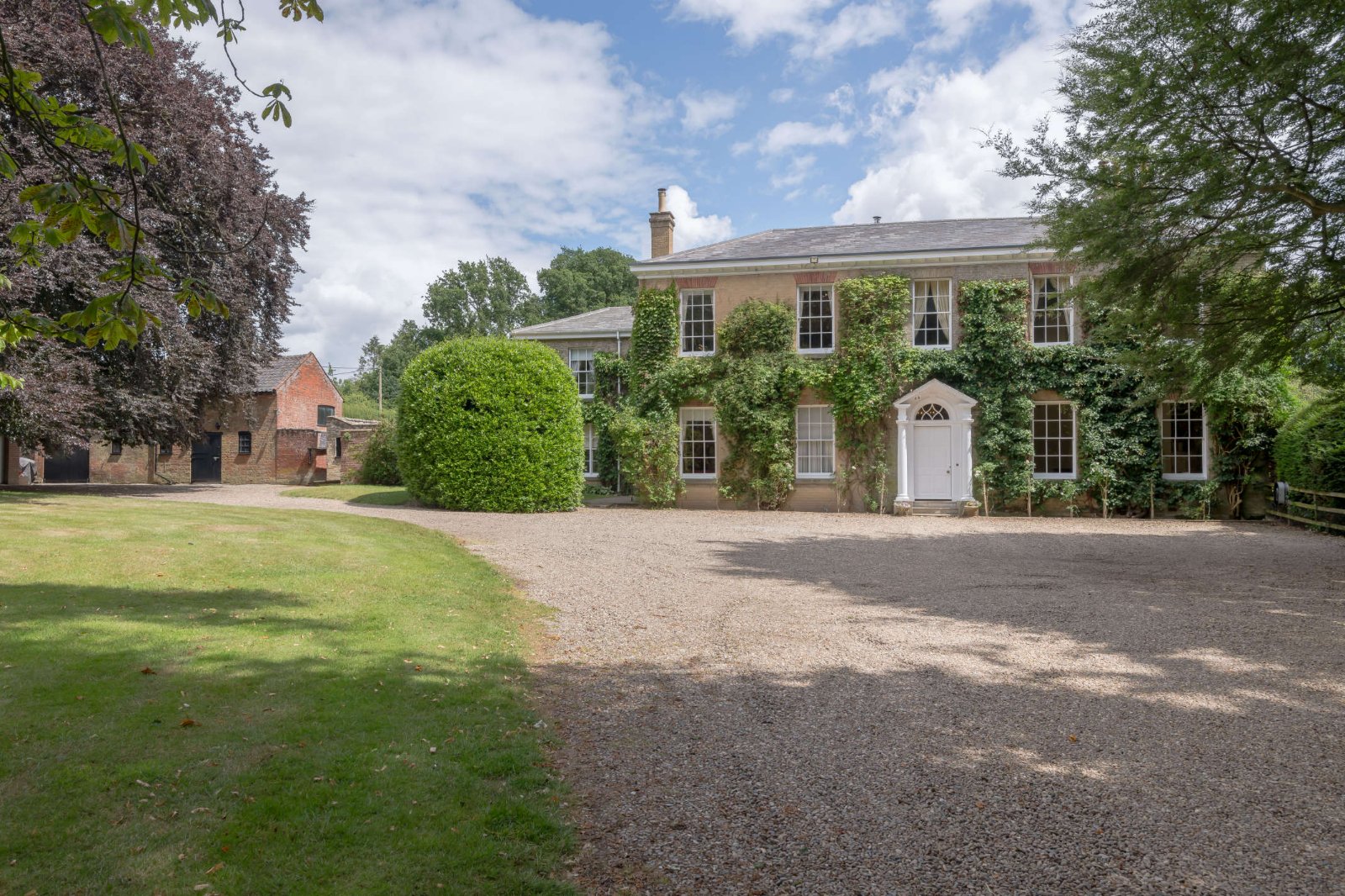 A Georgian masterpiece is for sale that’s somehow escape listed building status